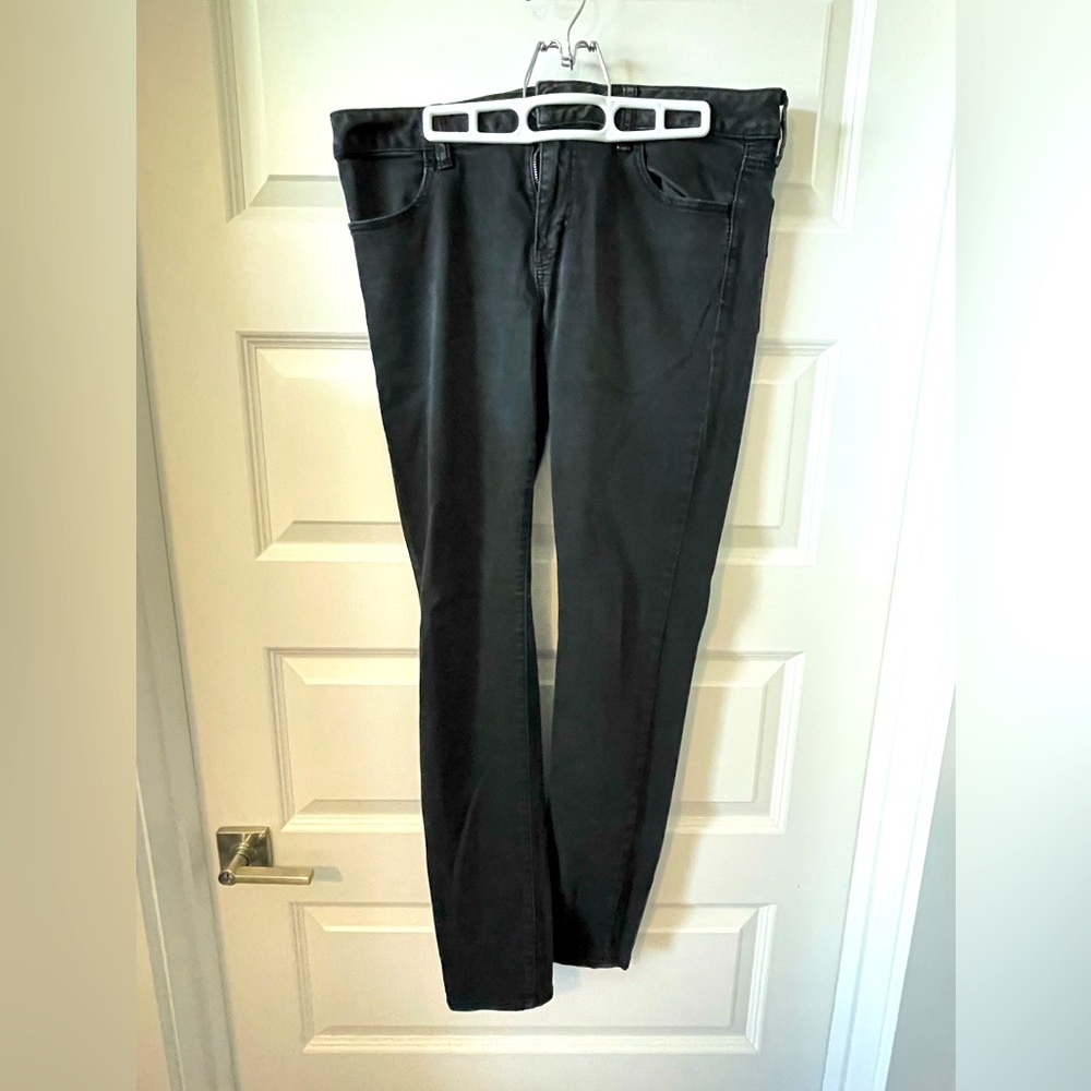 American Eagle Outfitters black jegging jeans in size 14 long.